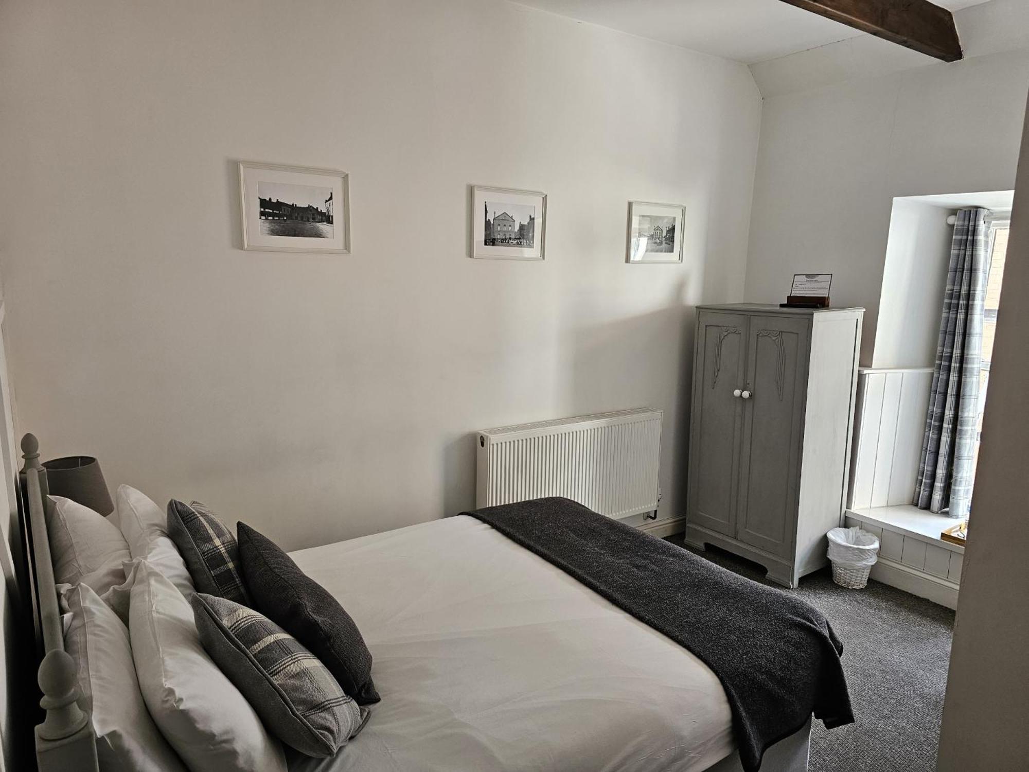 The George Hotel Kirton in Lindsey Room photo