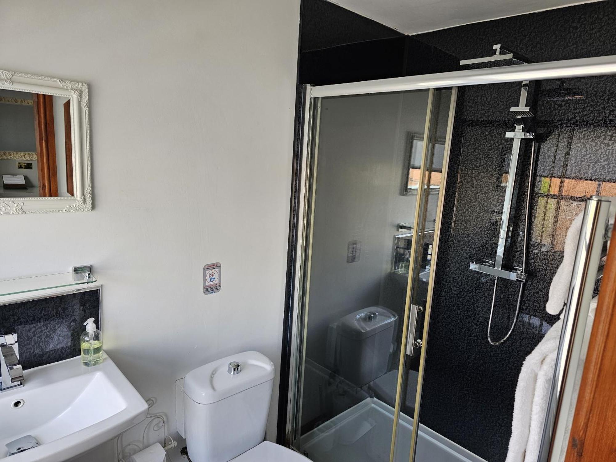 The George Hotel Kirton in Lindsey Room photo